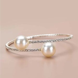 Rhinestone & Faux Pearl Decor Cuff
Bangle